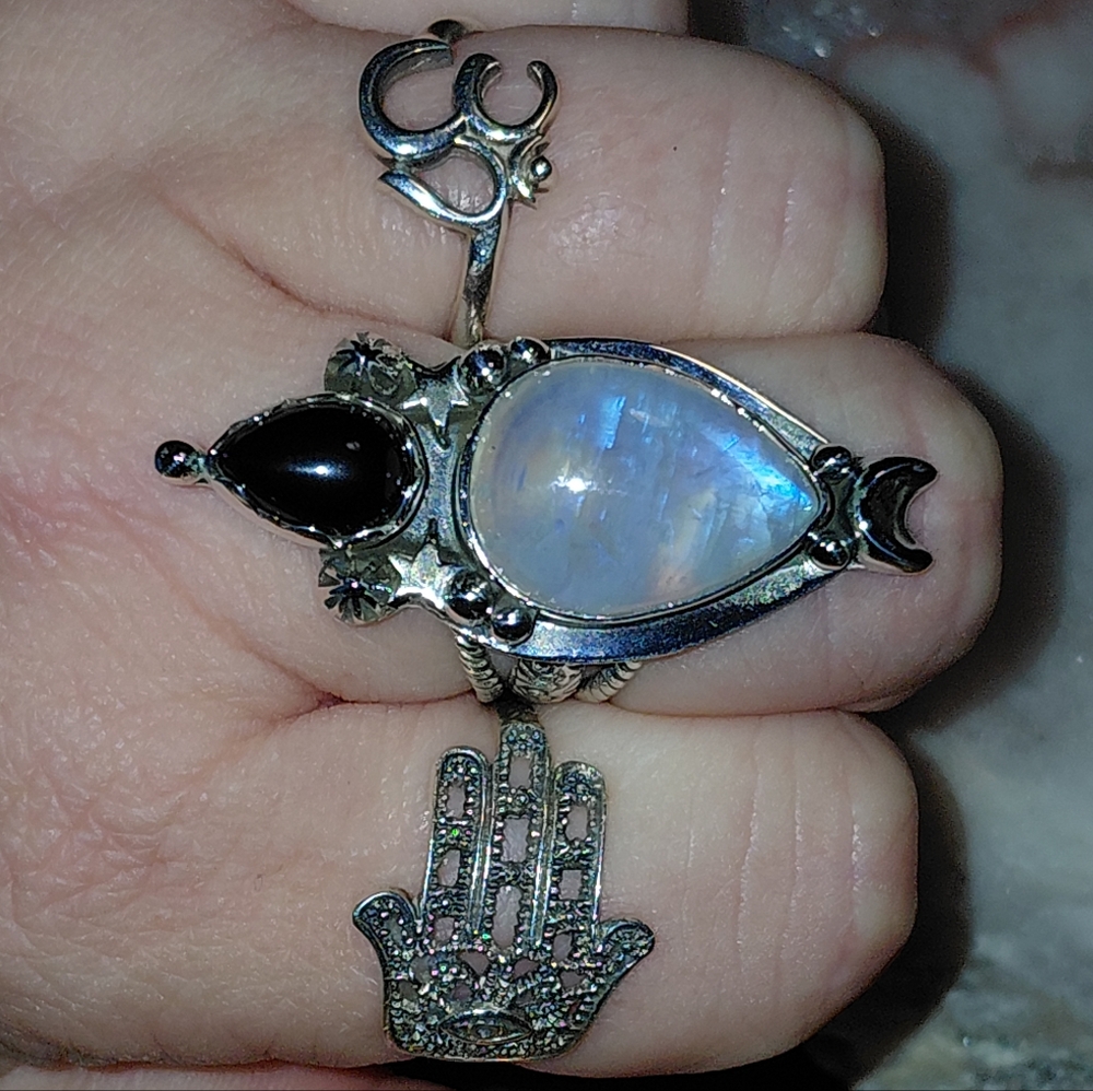 Gigantic Moonstone And Black Onyx Statement Ring - Picture 12 of 16
